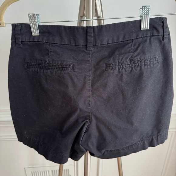 Old Navy Women's Black Chino Shorts size 2 - Picture 3 of 5